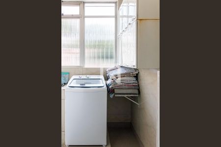 Casa à venda com 100m², 2 quartos e 2 vagas Casa à venda com 100m², 2 quartos e 2 vagasÁrea de Serviço