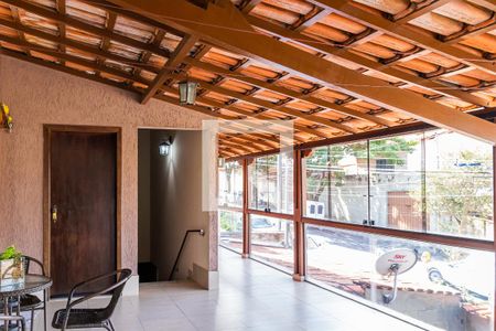 Casa à venda com 100m², 2 quartos e 2 vagas Casa à venda com 100m², 2 quartos e 2 vagasVaranda