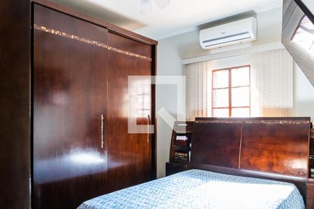 Casa à venda com 100m², 2 quartos e 2 vagas Casa à venda com 100m², 2 quartos e 2 vagasSuíte