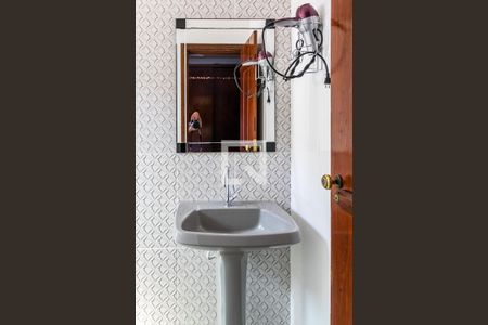 Casa à venda com 100m², 2 quartos e 2 vagas Casa à venda com 100m², 2 quartos e 2 vagasBanheiro da Suíte