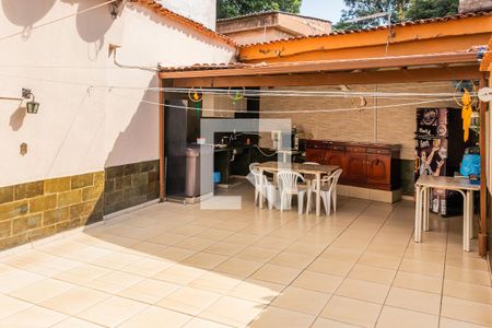 Casa à venda com 100m², 2 quartos e 2 vagas Casa à venda com 100m², 2 quartos e 2 vagasQuintal