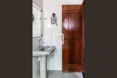 Casa à venda com 100m², 2 quartos e 2 vagas Casa à venda com 100m², 2 quartos e 2 vagasBanheiro da Suíte