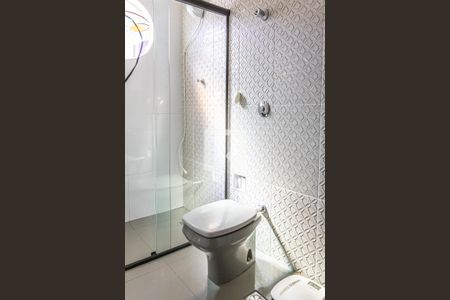 Casa à venda com 100m², 2 quartos e 2 vagas Casa à venda com 100m², 2 quartos e 2 vagasBanheiro da Suíte