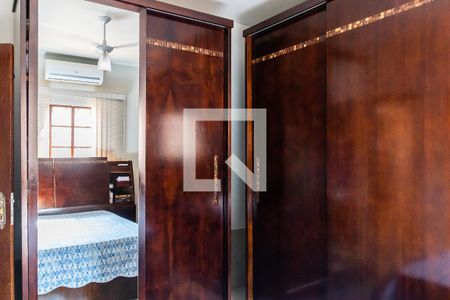 Casa à venda com 100m², 2 quartos e 2 vagas Casa à venda com 100m², 2 quartos e 2 vagasSuíte