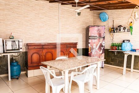 Casa à venda com 100m², 2 quartos e 2 vagas Casa à venda com 100m², 2 quartos e 2 vagasEspaço Gourmet