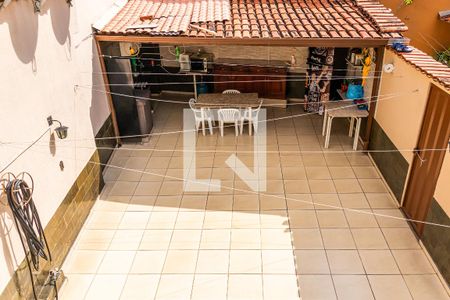 Casa à venda com 100m², 2 quartos e 2 vagas Casa à venda com 100m², 2 quartos e 2 vagasQuintal