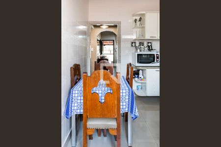 Casa à venda com 100m², 2 quartos e 2 vagas Casa à venda com 100m², 2 quartos e 2 vagasCozinha