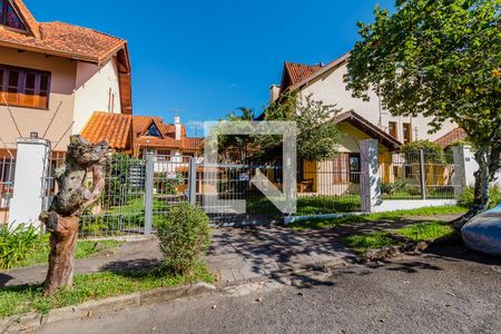 Casa de condomínio à venda com 132m², 3 quartos e 3 vagas Casa de condomínio à venda com 132m², 3 quartos e 3 vagasFachada