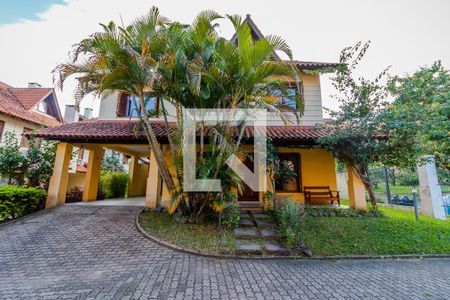 Casa de condomínio à venda com 132m², 3 quartos e 3 vagas Casa de condomínio à venda com 132m², 3 quartos e 3 vagasFachada da casa