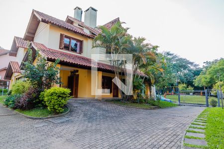 Casa de condomínio à venda com 132m², 3 quartos e 3 vagas Casa de condomínio à venda com 132m², 3 quartos e 3 vagasFachada da casa