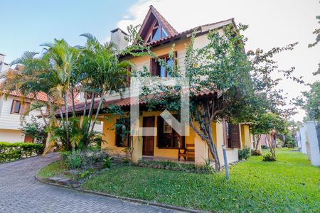 Casa de condomínio à venda com 132m², 3 quartos e 3 vagas Casa de condomínio à venda com 132m², 3 quartos e 3 vagasFachada da casa