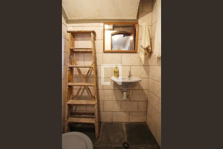 Casa à venda com 393m², 5 quartos e 8 vagasBanheiro de serviço