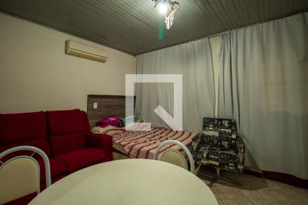 Sala/Quarto de casa à venda com 1 quarto, 310m² em Cavalhada, Porto Alegre