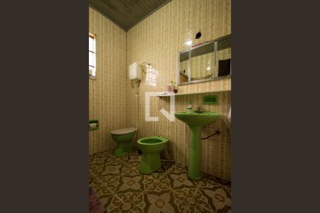 Banheiro de casa à venda com 1 quarto, 310m² em Cavalhada, Porto Alegre