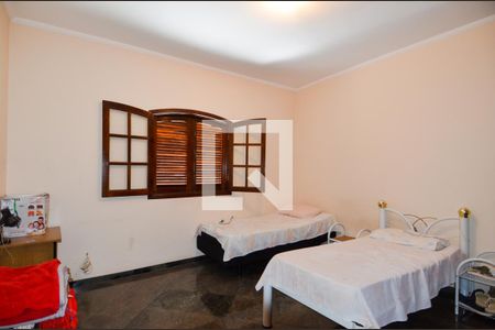 Casa à venda com 315m², 5 quartos e 5 vagas Casa à venda com 315m², 5 quartos e 5 vagasQuarto 1