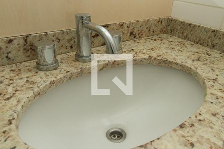 Apartamento à venda com 55m², 2 quartos e 2 vagas Apartamento à venda com 55m², 2 quartos e 2 vagasBanheiro da Suíte