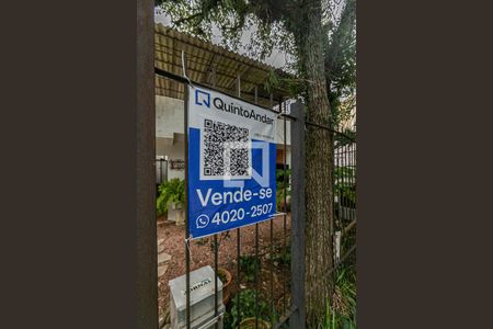 Casa à venda com 155m², 5 quartos e 3 vagas Casa à venda com 155m², 5 quartos e 3 vagasFachada