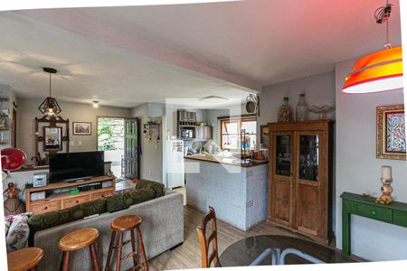 Casa à venda com 155m², 5 quartos e 3 vagas Casa à venda com 155m², 5 quartos e 3 vagasSala