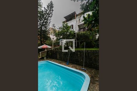 Casa à venda com 155m², 5 quartos e 3 vagas Casa à venda com 155m², 5 quartos e 3 vagasÁrea Externa