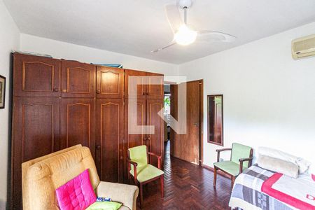 Casa à venda com 155m², 5 quartos e 3 vagas Casa à venda com 155m², 5 quartos e 3 vagasQuarto 3