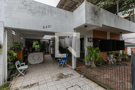Casa à venda com 155m², 5 quartos e 3 vagas Casa à venda com 155m², 5 quartos e 3 vagasFachada