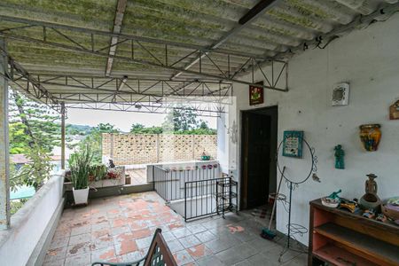 Casa à venda com 155m², 5 quartos e 3 vagas Casa à venda com 155m², 5 quartos e 3 vagasTerraço