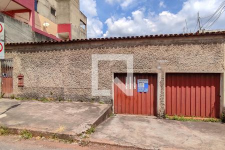 Casa à venda com 105m², 3 quartos e 2 vagasFachada