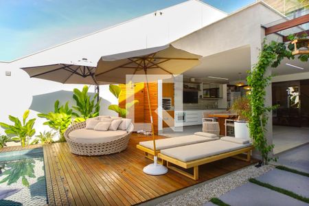 Casa de condomínio à venda com 400m², 5 quartos e 3 vagasÁrea Externa - Piscina