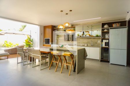 Casa de condomínio à venda com 400m², 5 quartos e 3 vagasVaranda Gourmet