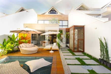 Casa de condomínio à venda com 400m², 5 quartos e 3 vagasFachada