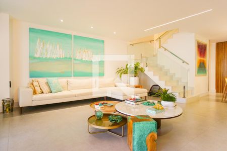 Sala de casa de condomínio à venda com 5 quartos, 400m² em Barra da Tijuca, Rio de Janeiro