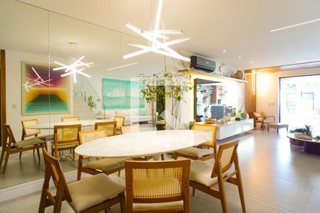 Sala de casa de condomínio à venda com 5 quartos, 400m² em Barra da Tijuca, Rio de Janeiro