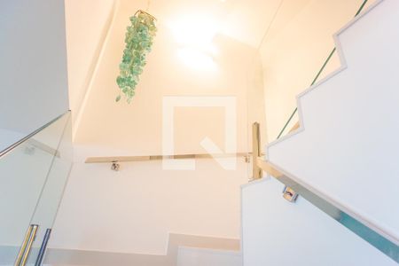 Casa de condomínio à venda com 400m², 5 quartos e 3 vagasEscada