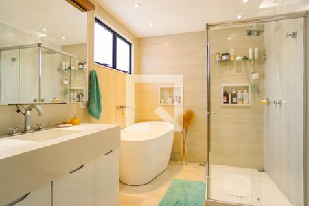 Casa de condomínio à venda com 400m², 5 quartos e 3 vagasBanheiro da Suíte 1