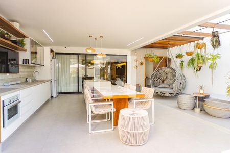 Casa de condomínio à venda com 400m², 5 quartos e 3 vagasVaranda Gourmet