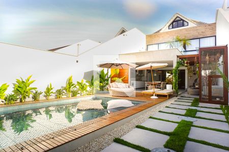 Casa de condomínio à venda com 400m², 5 quartos e 3 vagasÁrea Externa - Piscina