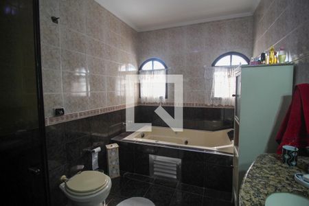 Casa à venda com 144m², 3 quartos e 3 vagasBanheiro da Suíte