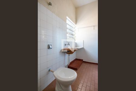 Casa para alugar com 61m², 2 quartos e sem vagaBanheiro