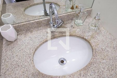 Banheiro de apartamento à venda com 1 quarto, 30m² em Sumarezinho, São Paulo