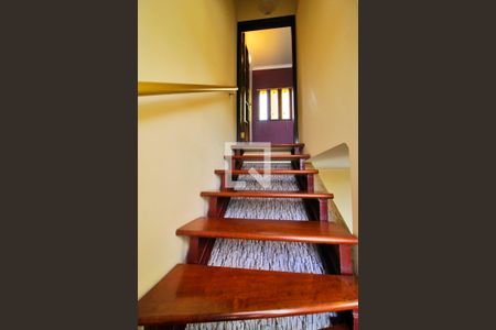 Escada de casa para alugar com 1 quarto, 62m² em Vila Bela Vista, Santo André