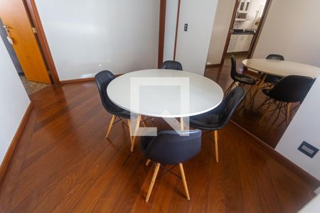 Apartamento à venda com 94m², 3 quartos e 3 vagasMesa de Jantar da Sala 2