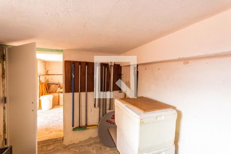 Casa à venda com 250m², 2 quartos e 1 vaga Casa à venda com 250m², 2 quartos e 1 vagaPorão