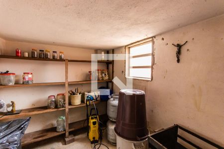 Casa à venda com 250m², 2 quartos e 1 vaga Casa à venda com 250m², 2 quartos e 1 vagaPorão