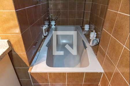 Apartamento à venda com 90m², 2 quartos e sem vaga Apartamento à venda com 90m², 2 quartos e sem vagaBanheira