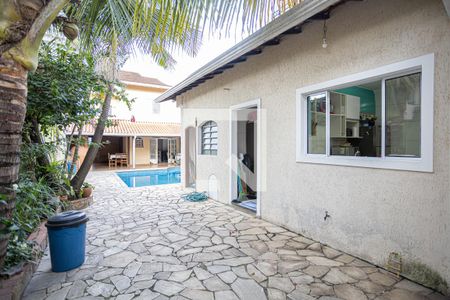 Casa à venda com 300m², 4 quartos e 3 vagas Casa à venda com 300m², 4 quartos e 3 vagasQuintal