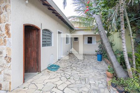 Casa à venda com 300m², 4 quartos e 3 vagas Casa à venda com 300m², 4 quartos e 3 vagasQuintal