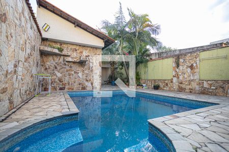 Casa à venda com 300m², 4 quartos e 3 vagas Casa à venda com 300m², 4 quartos e 3 vagasPiscina