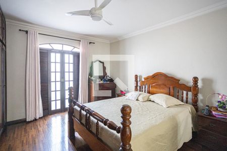 Casa à venda com 300m², 4 quartos e 3 vagas Casa à venda com 300m², 4 quartos e 3 vagasSuíte