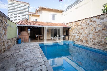 Casa à venda com 300m², 4 quartos e 3 vagas Casa à venda com 300m², 4 quartos e 3 vagasPiscina