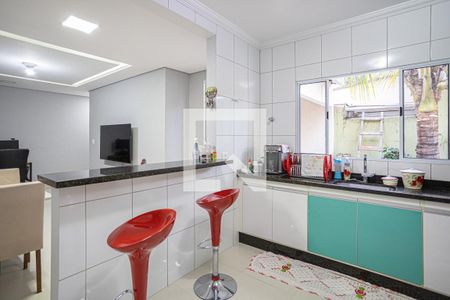 Casa à venda com 300m², 4 quartos e 3 vagas Casa à venda com 300m², 4 quartos e 3 vagasCozinha - Edícula